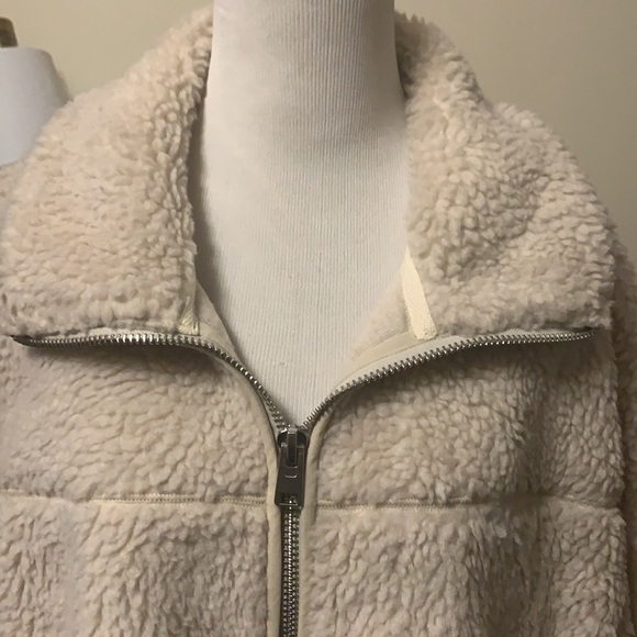 Urban Outfitters BDG cream colored Sherpa fleece jacket, front pockets, zip - Picture 5 of 11